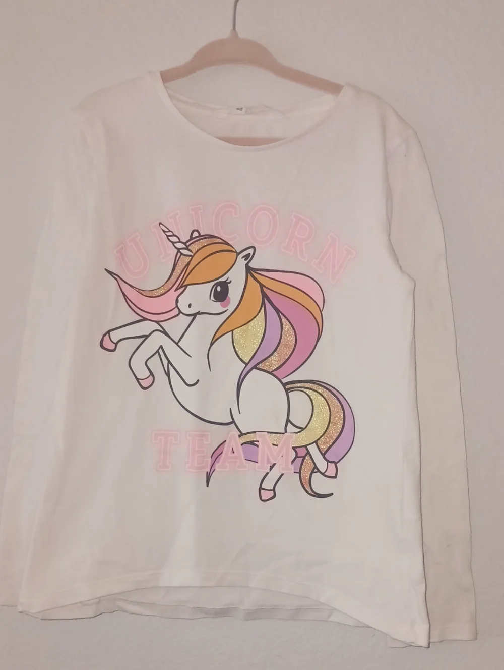 10×$13!!🔴H&M White Long-Sleeve Unicorn Graphic Tee with Pink & Gold Accents